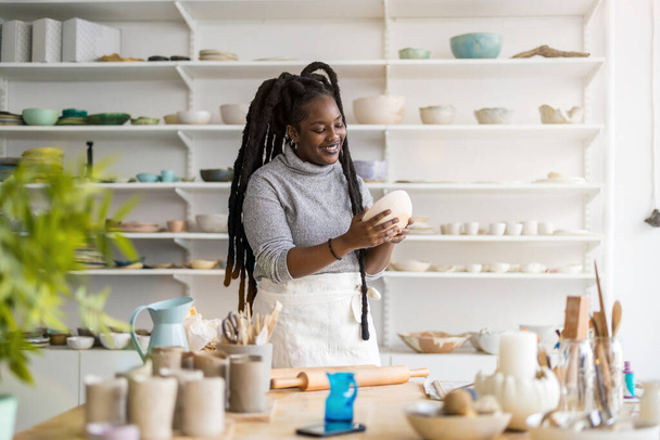 Woman pottery artist working in her art studio - Фото, зображення