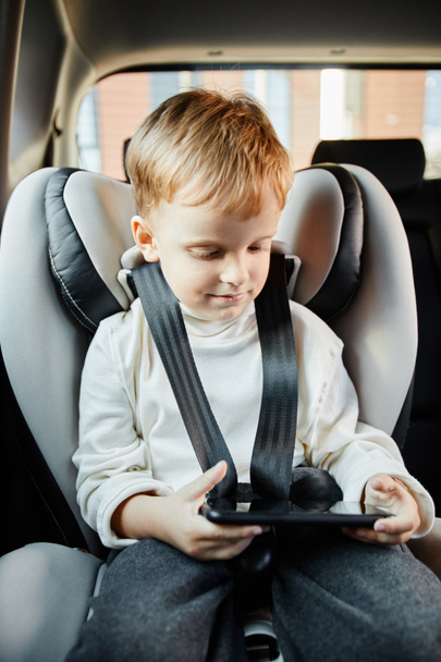 Little Boy Using Smartphone in Car - Fotografie, Obrázek