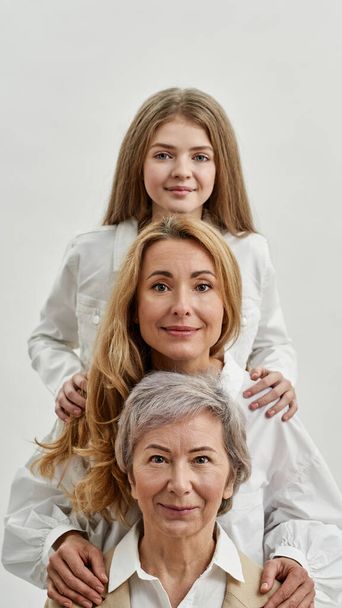 Row of smiling family of three female generations - Foto, Imagem