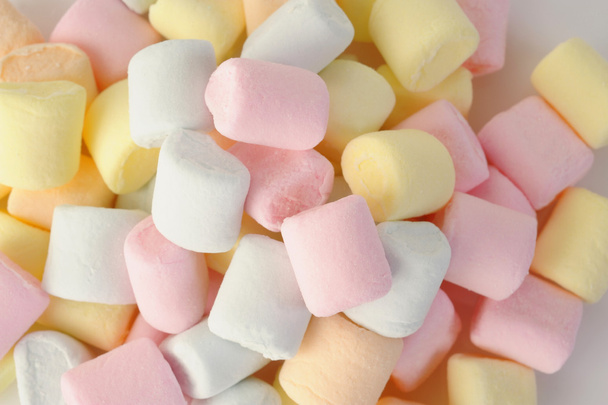 kleine farbige geschwollene Marshmallows - Foto, Bild