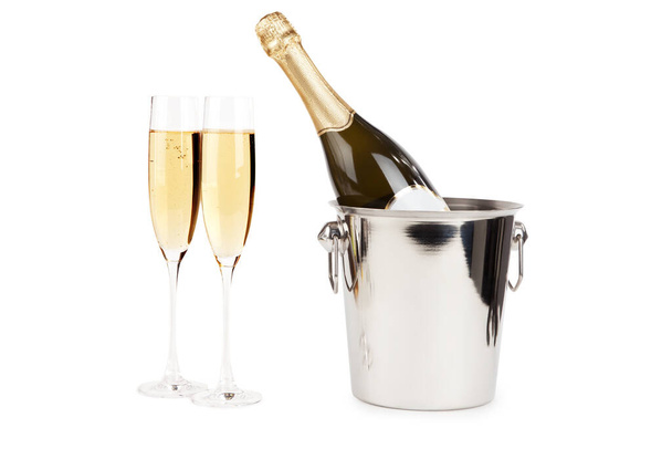 Şampanya kadehleri su sıçraması, kutlama temalı. - Fotoğraf, Görsel