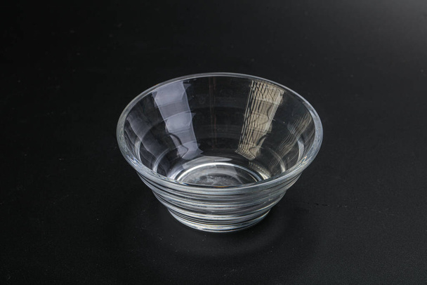 Epmty lasi kulho keittiö eristetty bsckground  - Valokuva, kuva