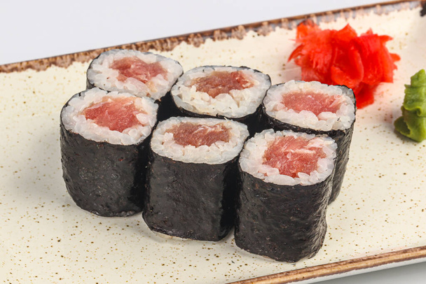 Japonská klasika Roll s tuňákem a rýží - Fotografie, Obrázek