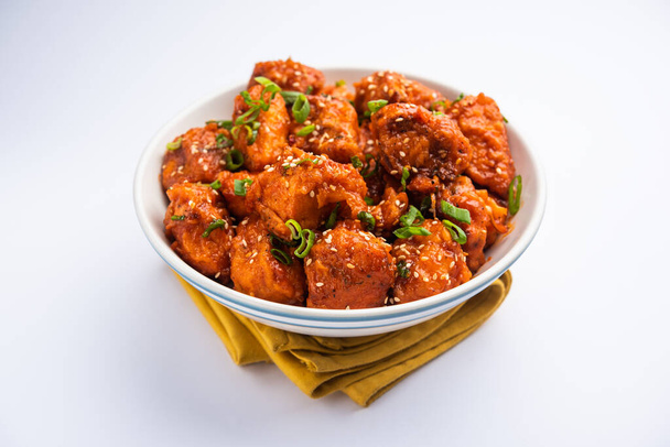 Чилли курица сухой является популярным индо-китайское блюдо из курицы Хакка китайского наследия - Фото, изображение