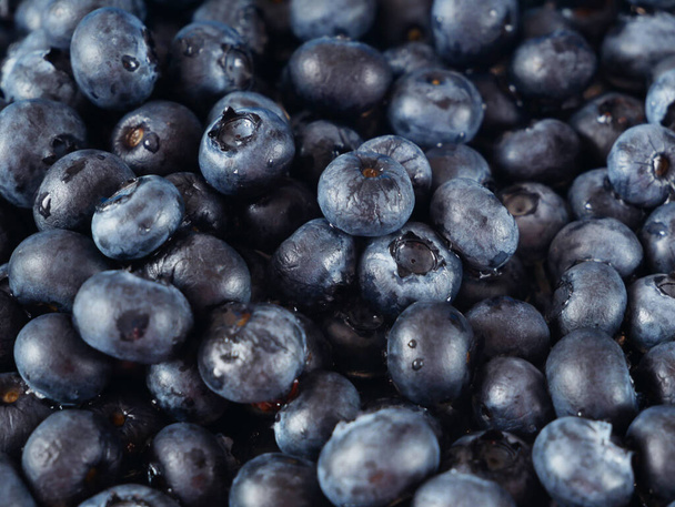 新鮮な有機熟した果実-ブルーベリーの背景、クローズアップ - 写真・画像