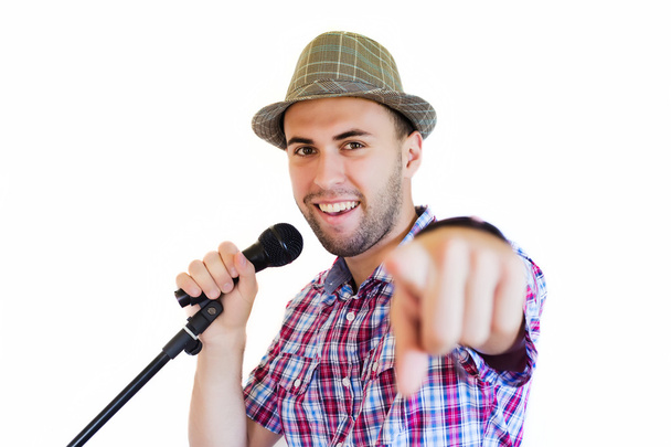 jonge man zingen - Foto, afbeelding