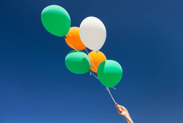 close up of helium balloons over blue sky - Foto, Bild