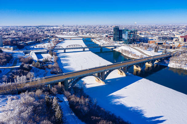 Letecký pohled na centrum Saskatoon, Saskatchewan, Kanada - Fotografie, Obrázek