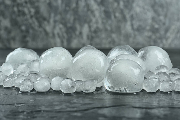 Many melting ice balls on dark table - Foto, afbeelding
