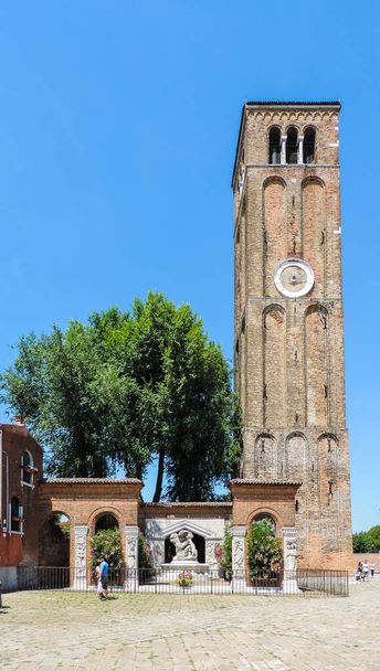 Murano, Italia - vista exterior de la Iglesia de Santa Maria e San Donato  - Foto, Imagen