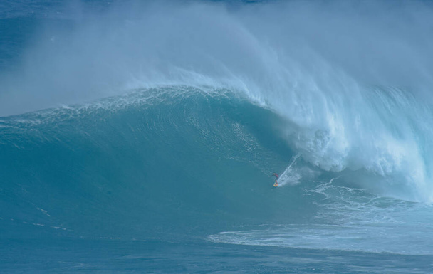 Sport photography. Jaws swell on International surfing event in Maui, Hawai 2021 December. - Foto, immagini