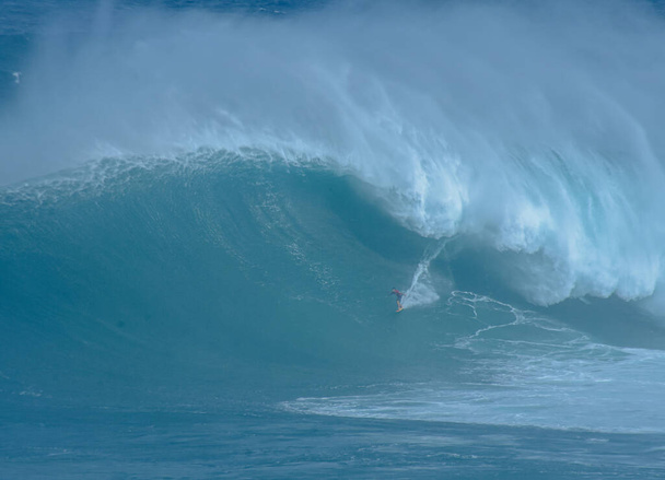 Sport photography. Jaws swell on International surfing event in Maui, Hawai 2021 December. - Foto, Imagem