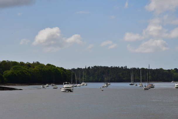Finistere; France - may 16 2021 : a beautiful cruise between Benodet and Quimper on the Odet river - Fotografie, Obrázek