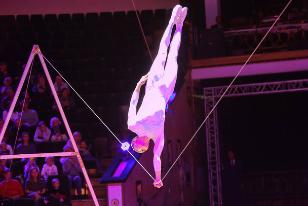 Minsk, Belarus - September 27, 2019: Tightrope walker. Li Wei. Chinee. II Minsk International Circus Art Festival. - Фото, зображення
