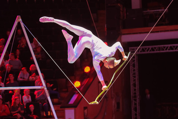 Minsk, Belarus - September 27, 2019: Tightrope walker. Li Wei. Chinee. II Minsk International Circus Art Festival. - Zdjęcie, obraz