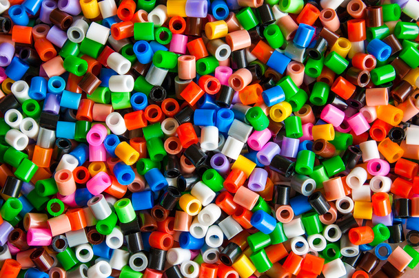 monivärinen muovi hama helmiä lelu lapsille
 - Valokuva, kuva