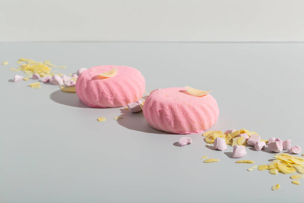 Pink marshmallow Zefir on grey paper background with almonds - Foto, afbeelding