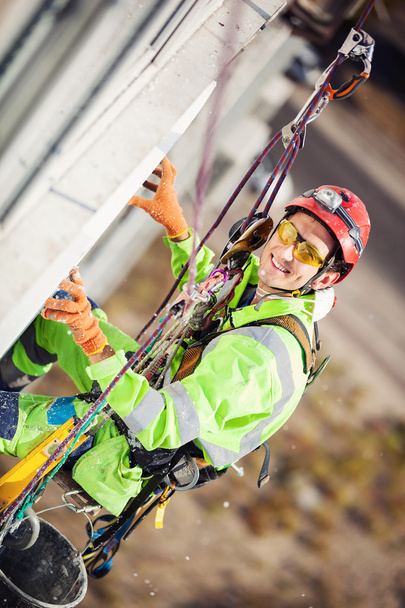 Промисловий альпініст на будівлі
 - Фото, зображення