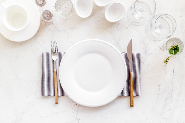 Eating utensil set - table setting for dinner with plate on napkin - Zdjęcie, obraz