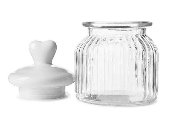 Lege glazen pot geïsoleerd op witte achtergrond - Foto, afbeelding