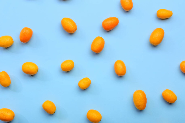 Chutné kumquat ovoce na modrém pozadí - Fotografie, Obrázek