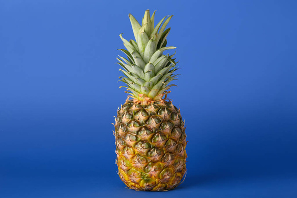 Fresh pineapple on blue background - Fotoğraf, Görsel