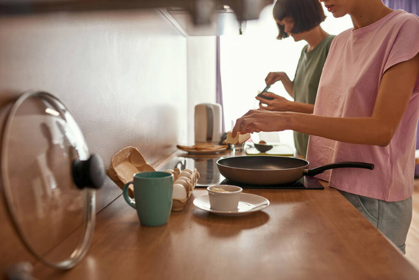 Young girls cooking breakfast at home kitchen - Φωτογραφία, εικόνα