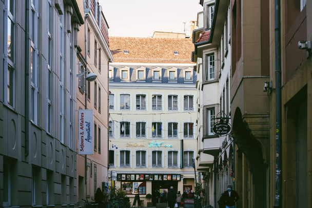 Pohled na budovu Cinema Star ve Štrasburku se Sejours Affaires Apparthote - Fotografie, Obrázek