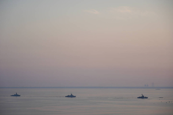 Російський військовий корабель у морі Фінської затоки. Кораблі. - Фото, зображення