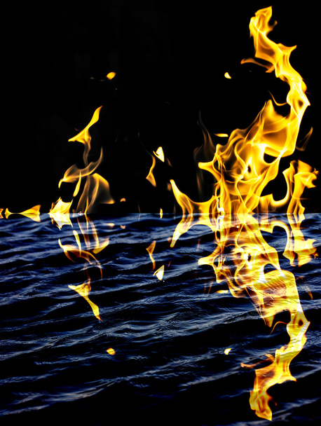 fuoco di fiamma con riflesso in acqua
 - Foto, immagini