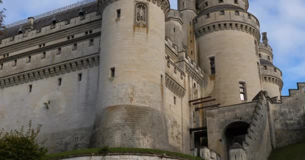 Średniowieczny zamek Pierrefonds, departament Oise, Francja - Materiał filmowy, wideo