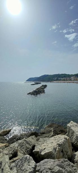 Cattolica molo u Riccione s porodem ve Středozemním moři. Kvalitní fotografie - Fotografie, Obrázek