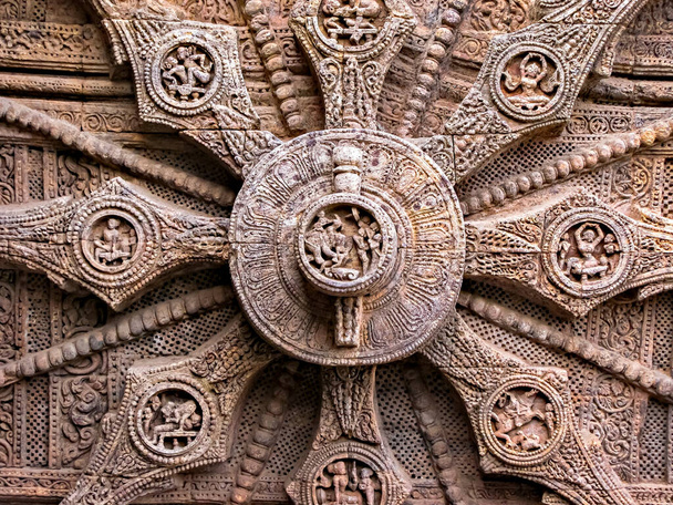 Close up image of 13 th Century AD, Ornately carnatished stone wheel on the ancient Surya Hindu Temple at Konark, Orissa, India. - Fotografie, Obrázek