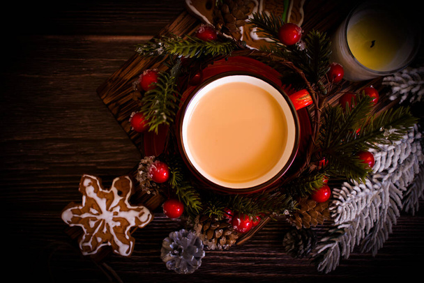 delicious christmas cookies coffee cup, branch - Foto, imagen