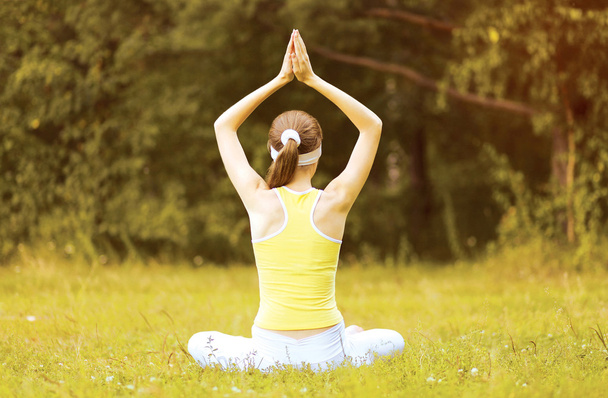 Yoga woman meditates outdoors - Valokuva, kuva