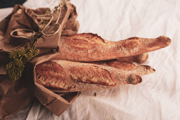 Lezzetli doğal estetik fırınlanmış ekmek - Fotoğraf, Görsel