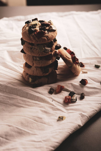 biscoitos com chips de chocolate escuro
 - Foto, Imagem