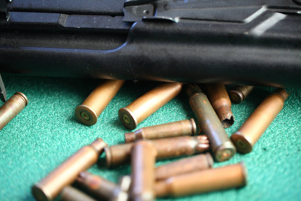 hamis fegyver Kalasnyikov géppuska gyerekjáték - Fotó, kép