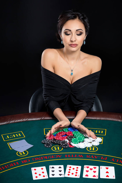 sexy woman with poker cards and chips - Fotoğraf, Görsel