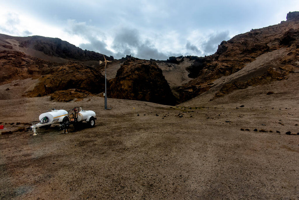 вулканический ландшафт вблизи вулкана Аскья в Исландии возле Хрингвегура вдоль левого берега реки Йокульса в Фьёллуме - Фото, изображение