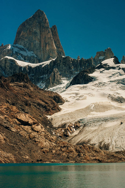 Paisaje de montaña con Mt Fitz Roy y Laguna de Los Tres en el Parque Nacional Los Glaciares, Patagonia, Argentina, América del Sur
. - Foto, Imagen