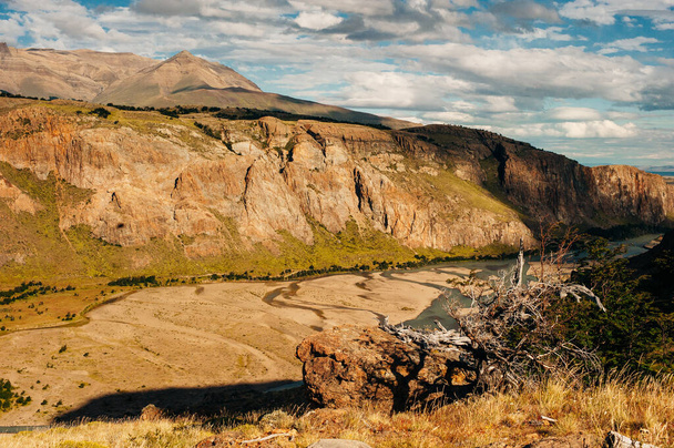 Joki Los Glaciaresin kansallispuistossa, El Chalten - Argentiina. - Valokuva, kuva