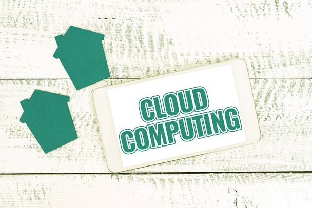 Text caption presenting Cloud Computing. Business approach use a network of remote servers hosted on the Internet Contacting Buyers And Investors, Voice And Video Calling Clients - Foto, Imagem