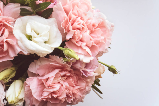 Tender light pink flowers bouquet closeup. Roses and orchids wallpaper. Beautiful background for a Birthday - Foto, Bild