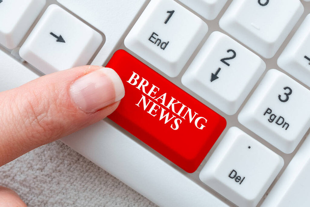 Text sign showing Breaking News. Word for Special Report Announcement Happening Current Issue Flashnews Editing And Publishing Online News Article, Typing Visual Novel Scripts - Photo, Image