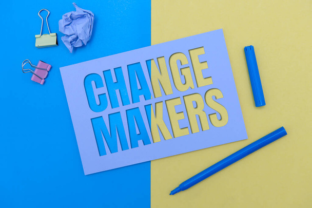 Sign displaying Changemakers. Word for Young Turk Influencers Acitivists Urbanization Fashion Gen X Flashy School Office Supplies, Teaching Learning Collections, Writing Tools, - Foto, immagini