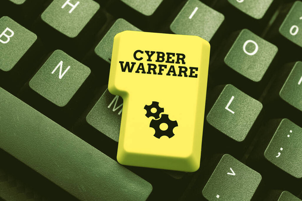 概念表示サイバー戦。仮想戦争ハッカーシステム攻撃のための単語デジタル泥棒ストーカーオンラインウェブサイトの情報を入力します。 - 写真・画像