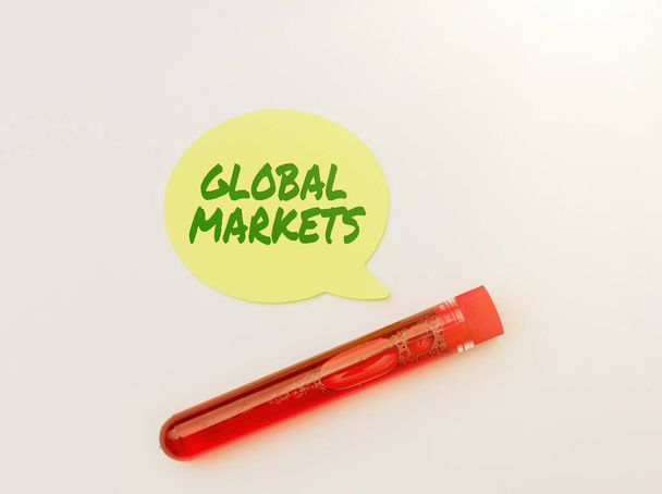 Концептуальная подпись Global Markets. Деловая витрина, на которой представлены товары и услуги во всех странах мира. - Фото, изображение