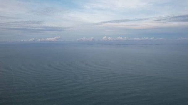 Telok Teluk Melano Coastline i Serabang Beach na najbardziej południowym krańcu Tanjung Datu części Sarawak i Borneo Island - Zdjęcie, obraz