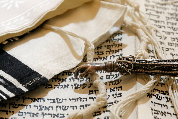 Torah scroll, Yad, Torah pointer, and Tallit, Jewish prayer shawl. France.  - Foto, Imagem